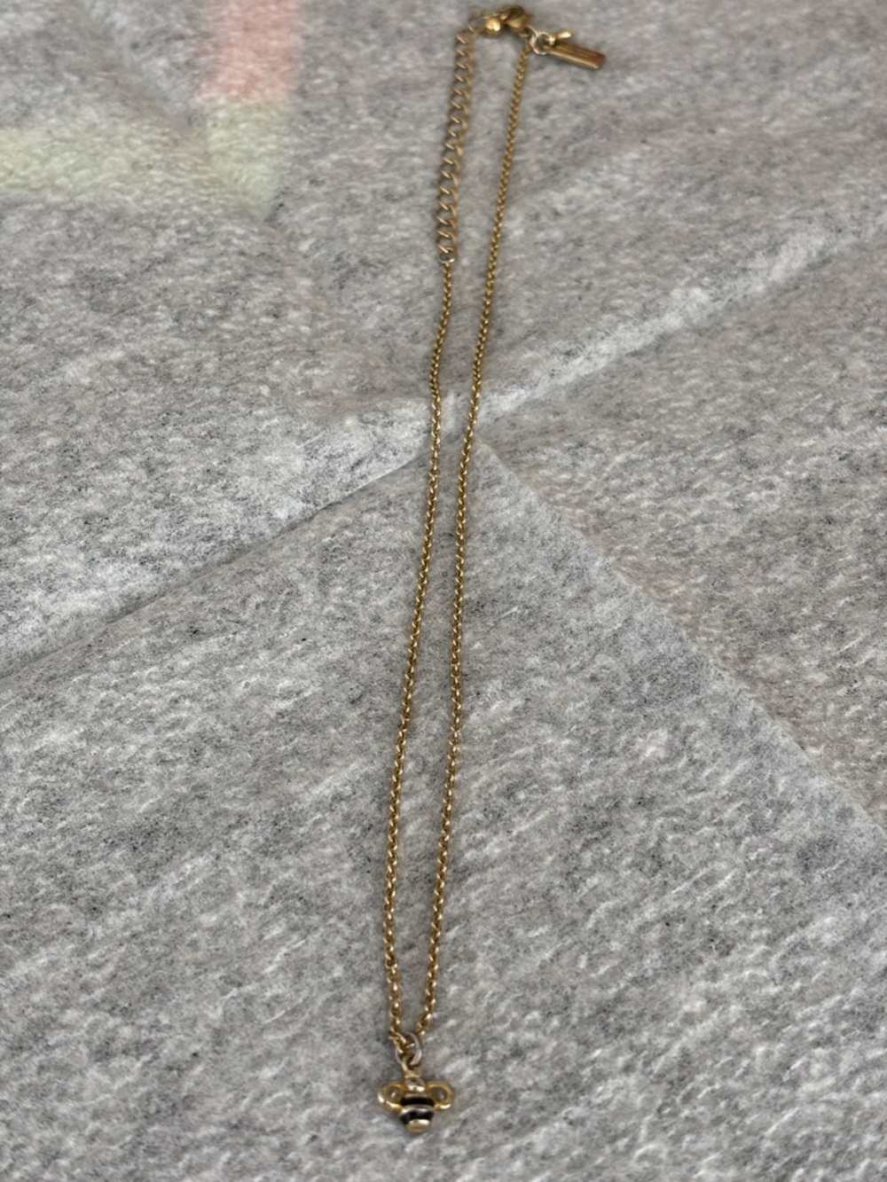 Kate Spade Gold Tone Queen Bee Pendant Necklace Adjustable 18 in chain Logo Tags